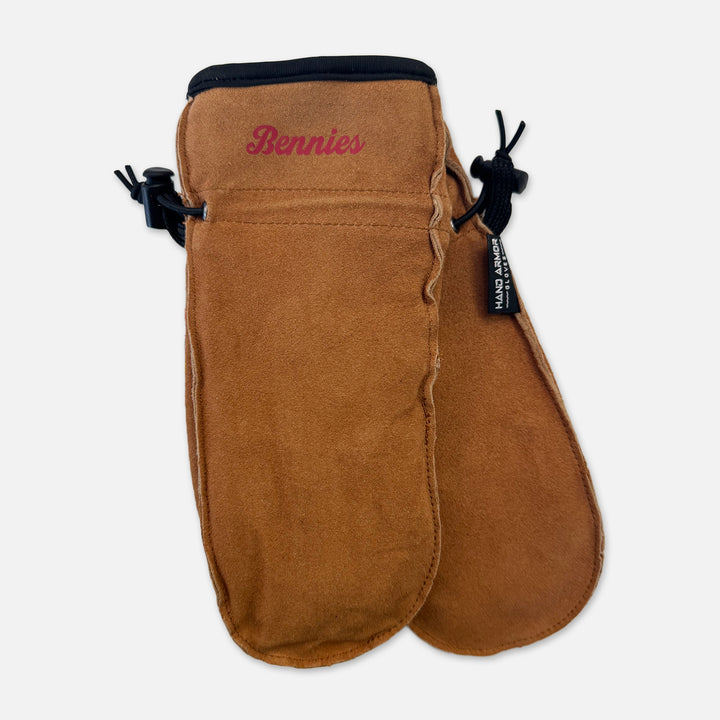DEER SUEDE MITTEN BENNIES SCRIPT ON CUFF